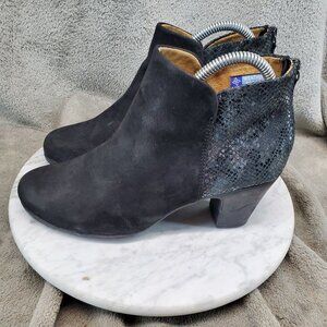 Comfortiva Shoes Womens Size 7.5 Norby Black Leather & Snake Print Ankle Boots